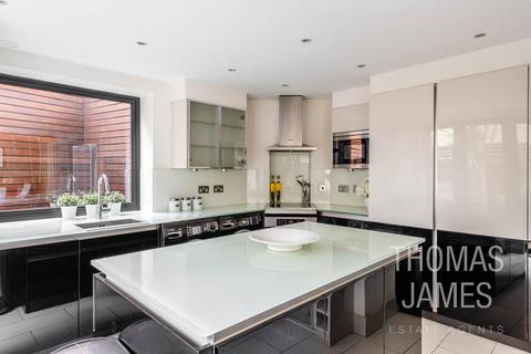 106a Vicars Moor Lane, London, N21 1BN