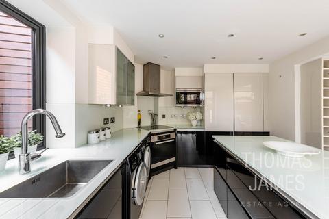 106a Vicars Moor Lane, London, N21 1BN