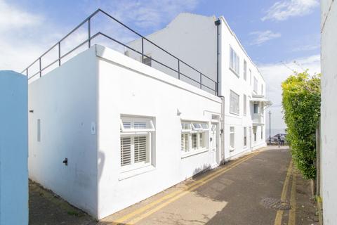 9 Dickens Walk, Broadstairs, CT10 1TX
