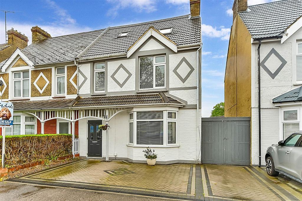 Sturdee Avenue, Gillingham, Kent 5 bed semidetached house for sale £