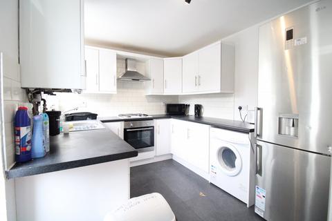 1 bedroom flat to rent, Kingsley Road, Englefield Green TW20