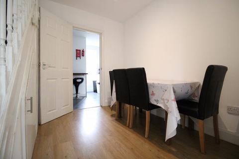 1 bedroom flat to rent, Kingsley Road, Englefield Green TW20