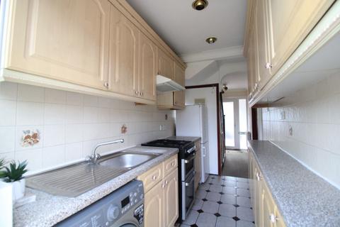 3 bedroom semi-detached house to rent, Drew Gardens, Greenford UB6