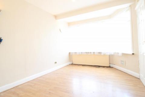 3 bedroom semi-detached house to rent, Drew Gardens, Greenford UB6