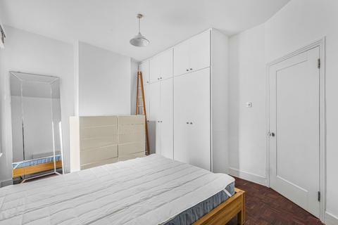 2 bedroom flat to rent, Dorothy Road, London, SW11