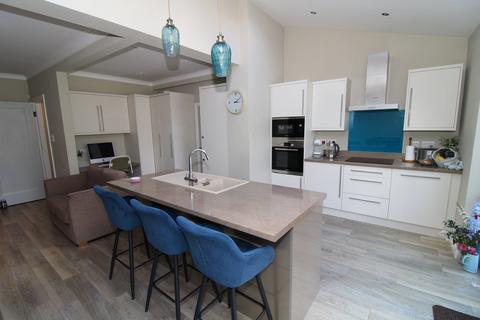 6 Crest Road, Bromley, BR2 7JA