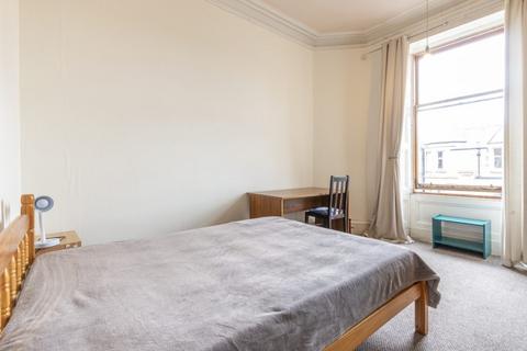 3 bedroom flat to rent, 2015L – Marchmont Road, Edinburgh, EH9 1HA