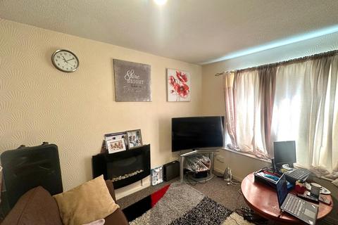 2 bedroom flat for sale, Moncrieffe Close, DY2 7DF