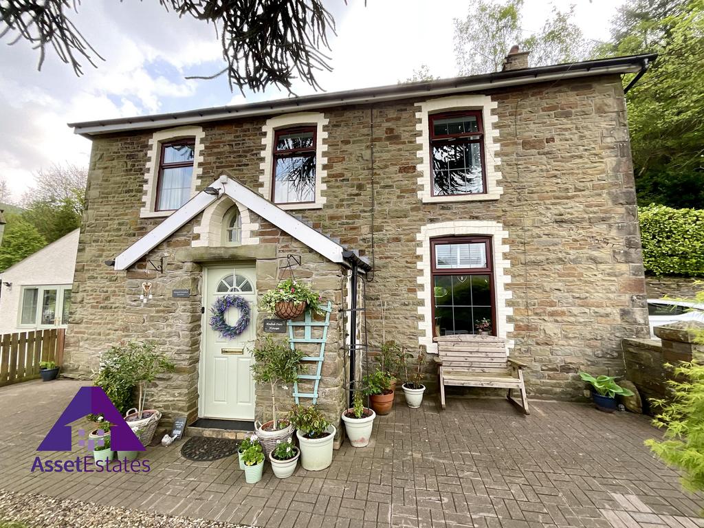 Hafod Fan House, High Street, Six Bells, Abertillery NP13 2QD 4 bed
