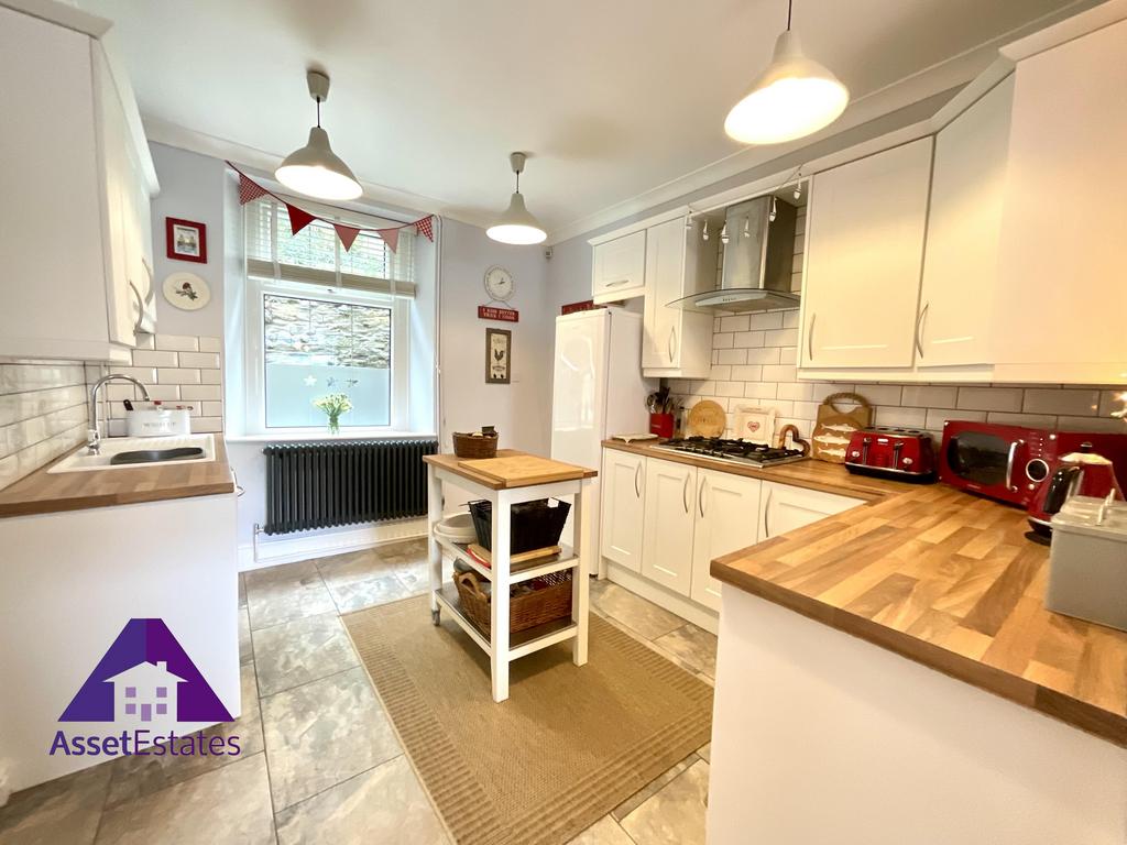 Hafod Fan House, High Street, Six Bells, Abertillery NP13 2QD 4 bed