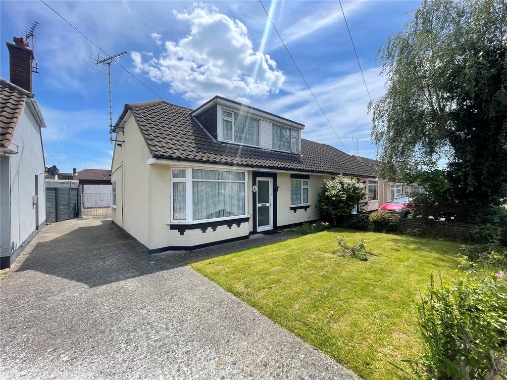 Alderleys, Thundersley, Essex, SS7 3 bed semidetached house for sale