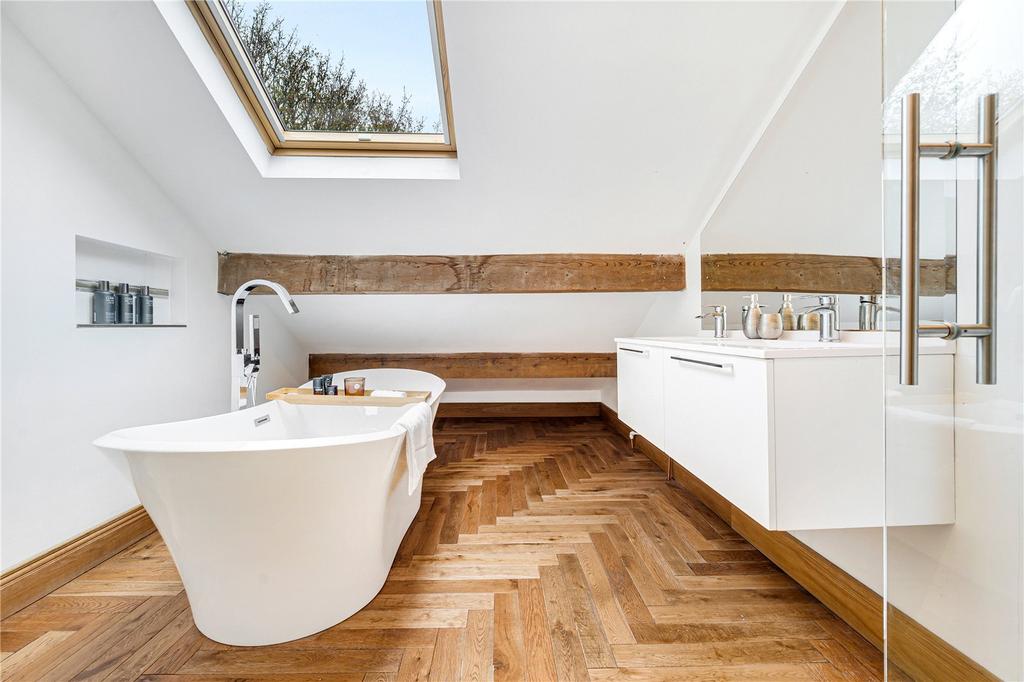 En-Suite Bathroom
