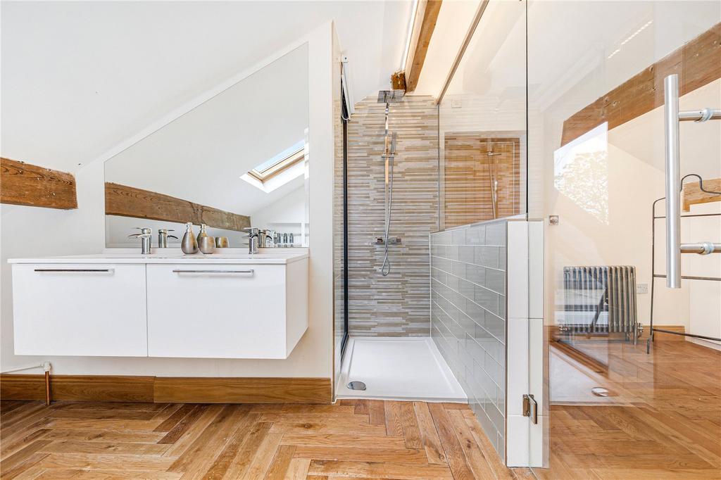 En-Suite Bathroom