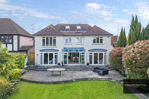 4 bedroom detached house for sale, Loughton IG10