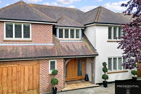 10 The Beacons, Loughton, IG10 2SQ