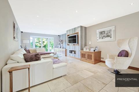 10 The Beacons, Loughton, IG10 2SQ