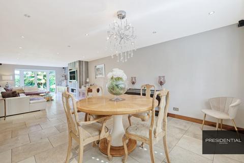 10 The Beacons, Loughton, IG10 2SQ