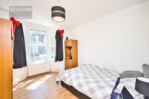 2 bedroom flat to rent, Colegrave Road, Leyton,, Stratford, Olympic Village, London, E15