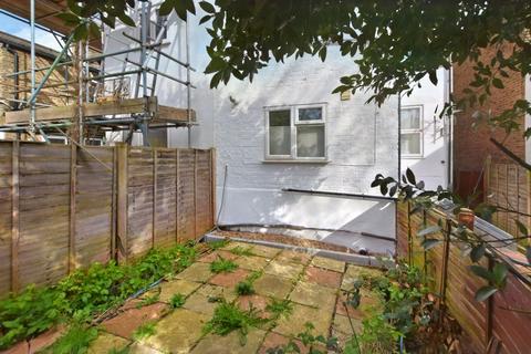 Flat 1, 18 Mosslea Road, London, SE20 7BW