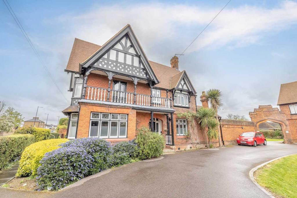 Straight Road, Old Windsor SL4 4 bed character property for sale £950,000