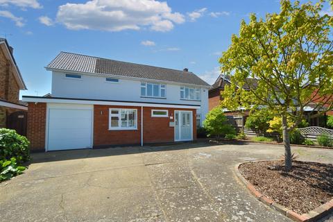 4 bedroom detached house for sale, Fortescue Chase, Thorpe Bay