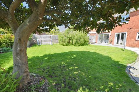 4 bedroom detached house for sale, Fortescue Chase, Thorpe Bay