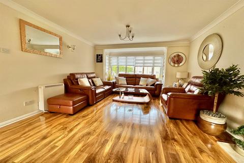 2 bedroom apartment for sale, St. Lawrence Court, Braintree, CM7