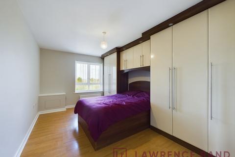 2 bedroom flat to rent, Longwood Avenue, Slough, SL3
