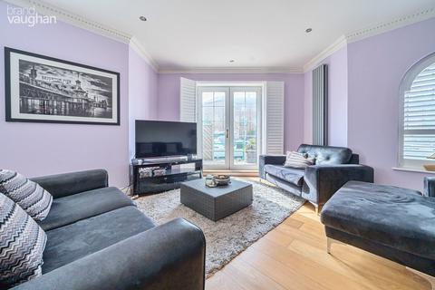 2 bedroom flat to rent, Wellington Court, The Strand, Brighton, BN2