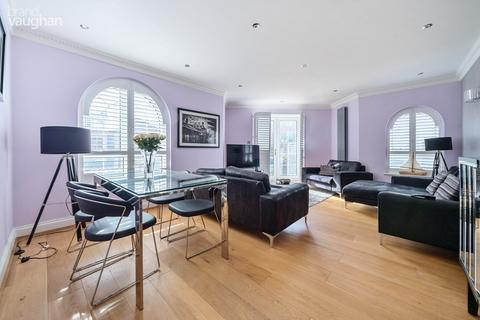 2 bedroom flat to rent, Wellington Court, The Strand, Brighton, BN2
