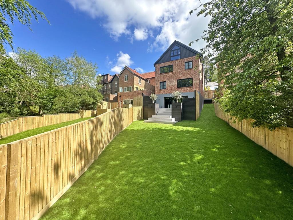Kings Road, Haslemere, Surrey 4 bed detached house for sale £1,250,000