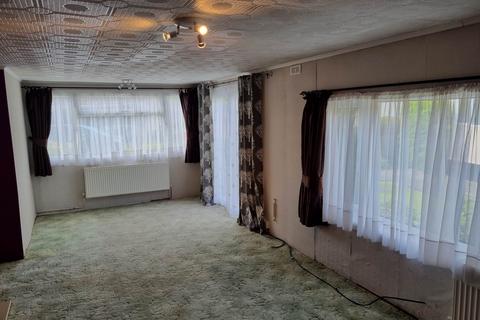 2 bedroom detached house for sale, Marshmoor Crescent, Welham Green