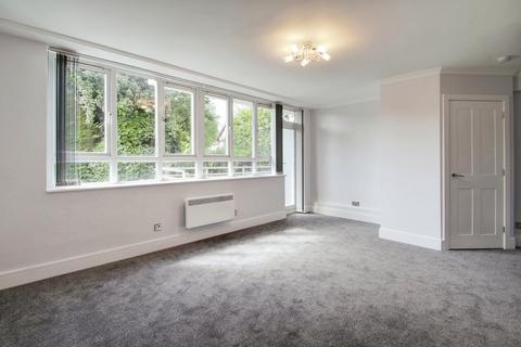 2 bedroom apartment to rent, Bathurst Walk, Richings Park SL0