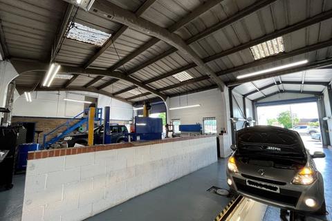 Industrial unit to rent, Garage Premises, 63 Ploughley Lane, Lower Arncott, Bicester, OX25 1NY