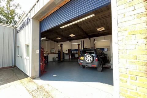Industrial unit to rent, Garage Premises, 63 Ploughley Lane, Lower Arncott, Bicester, OX25 1NY