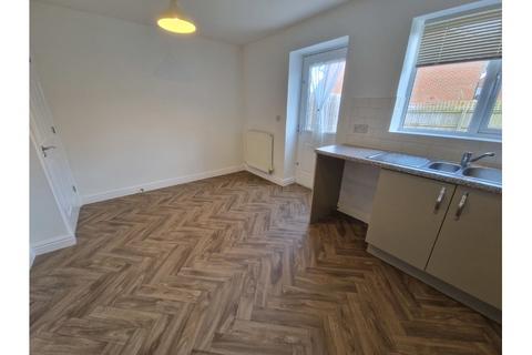 3 bedroom end of terrace house to rent, Mills Drive, Wellington TA21