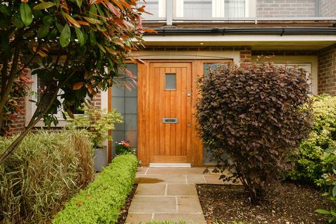2 Thomas More Gardens, Esher, KT10 8EW