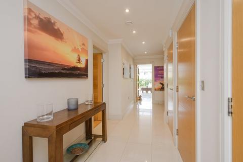 2 Thomas More Gardens, Esher, KT10 8EW
