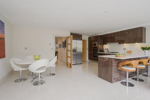 2 Thomas More Gardens, Esher, KT10 8EW