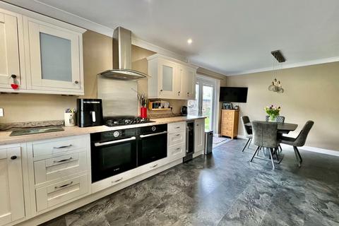 Oakdene Oak Road, Cowthorpe, Wetherby, LS22 5EY