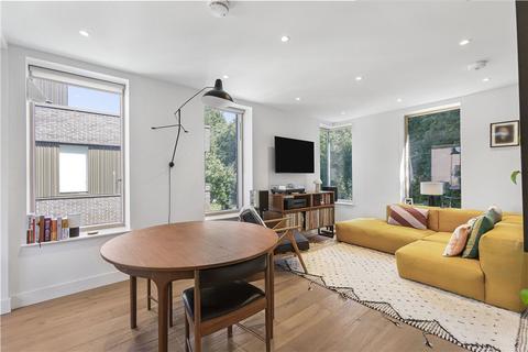 8, Blackburn House Prodigal Square, London, E8 1FW