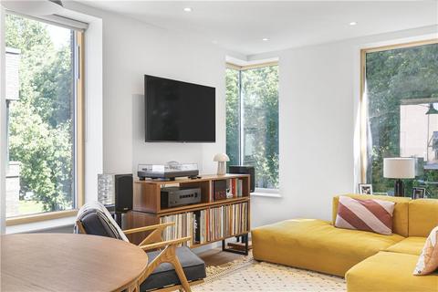 8, Blackburn House Prodigal Square, London, E8 1FW