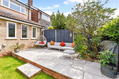 9 Greenfields, Liss, GU33 7EH