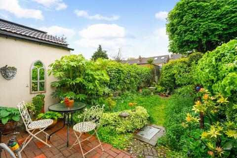 18 Green Avenue, London, W13 9RW