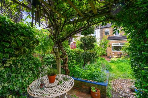 18 Green Avenue, London, W13 9RW