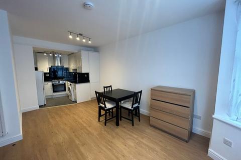 Studio to rent, 1a Highfield Avenue, Greater London NW11