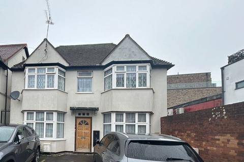 Studio to rent, 1a Highfield Avenue, Greater London NW11