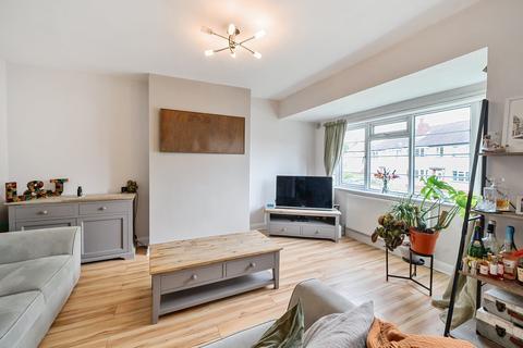 2 bedroom flat for sale, Sandringham Drive, Leeds LS17