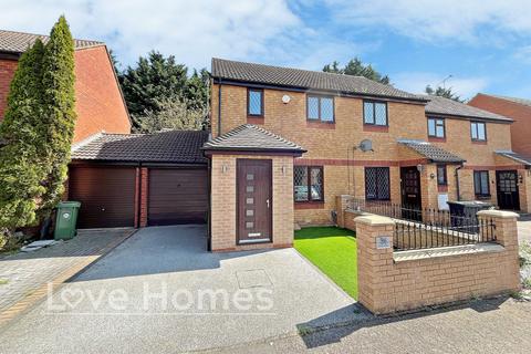3 bedroom end of terrace house for sale, Astwood  Drive, Flitwick