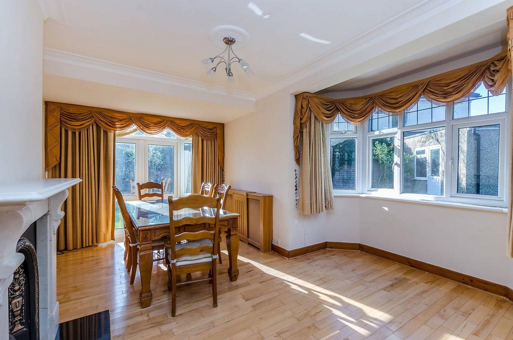 Manor Park Drive, Headstone, Harrow, HA2 3 bed semidetached house £